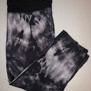 Danskin 3/4 length Athletic Leggings